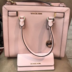 Micheal Kors Purse & Wallet